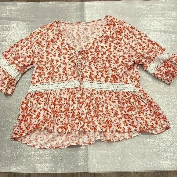 [XL]Maurice Tie Front Ditsy Floral Crochet V Neck  Blouse - Picture 2 of 9